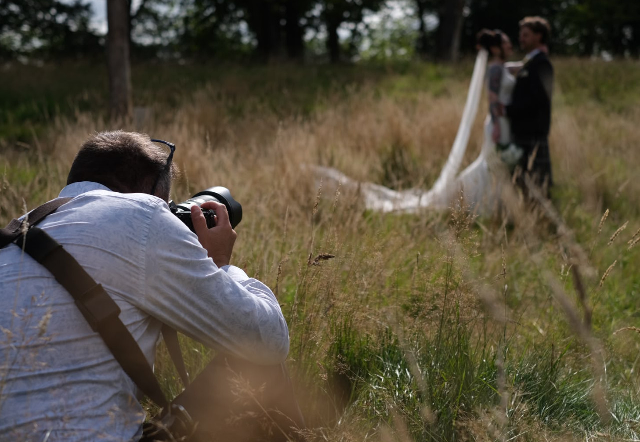 Iain Struthers photographing a wedding