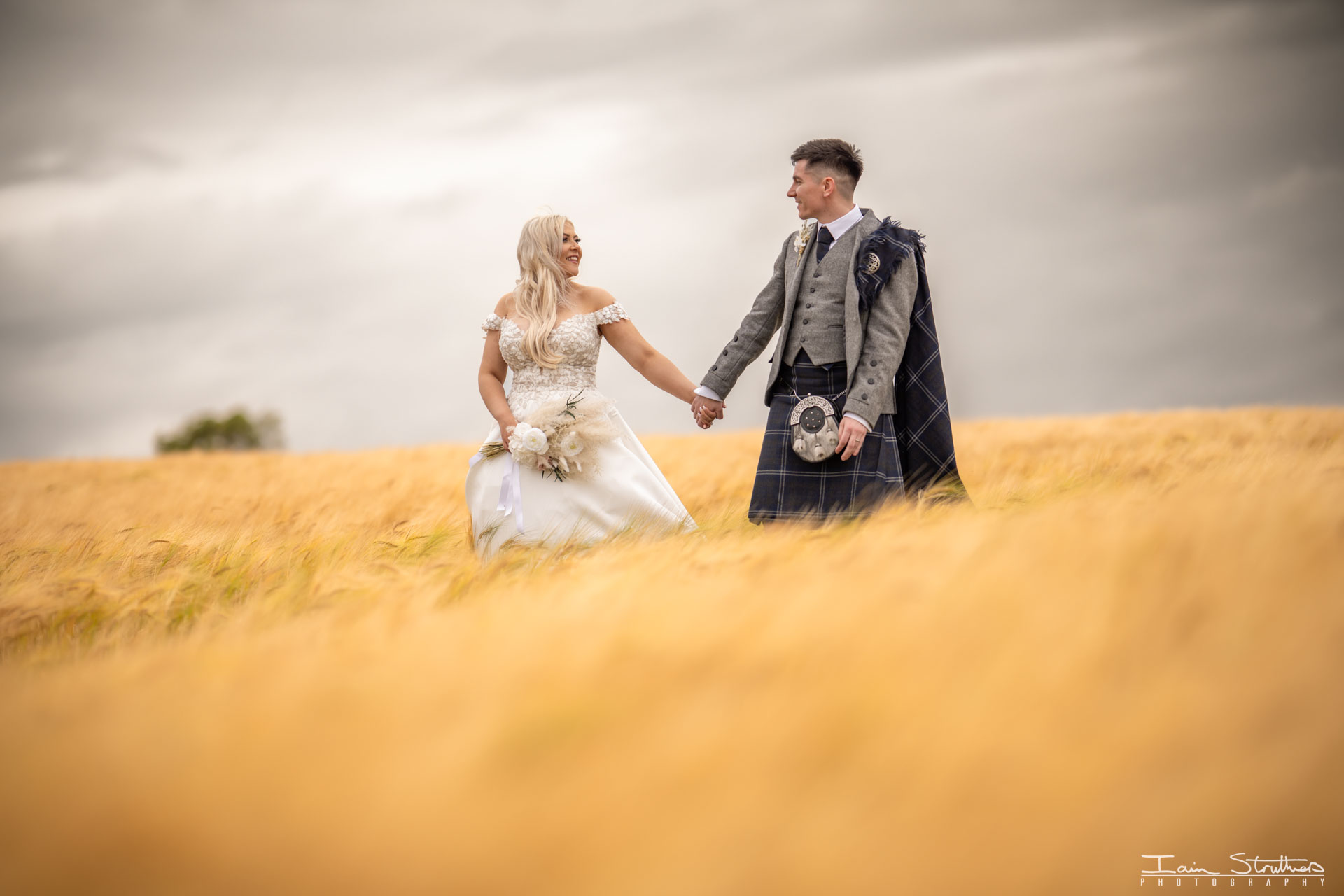 Anny & Rhys wedding photograph 39