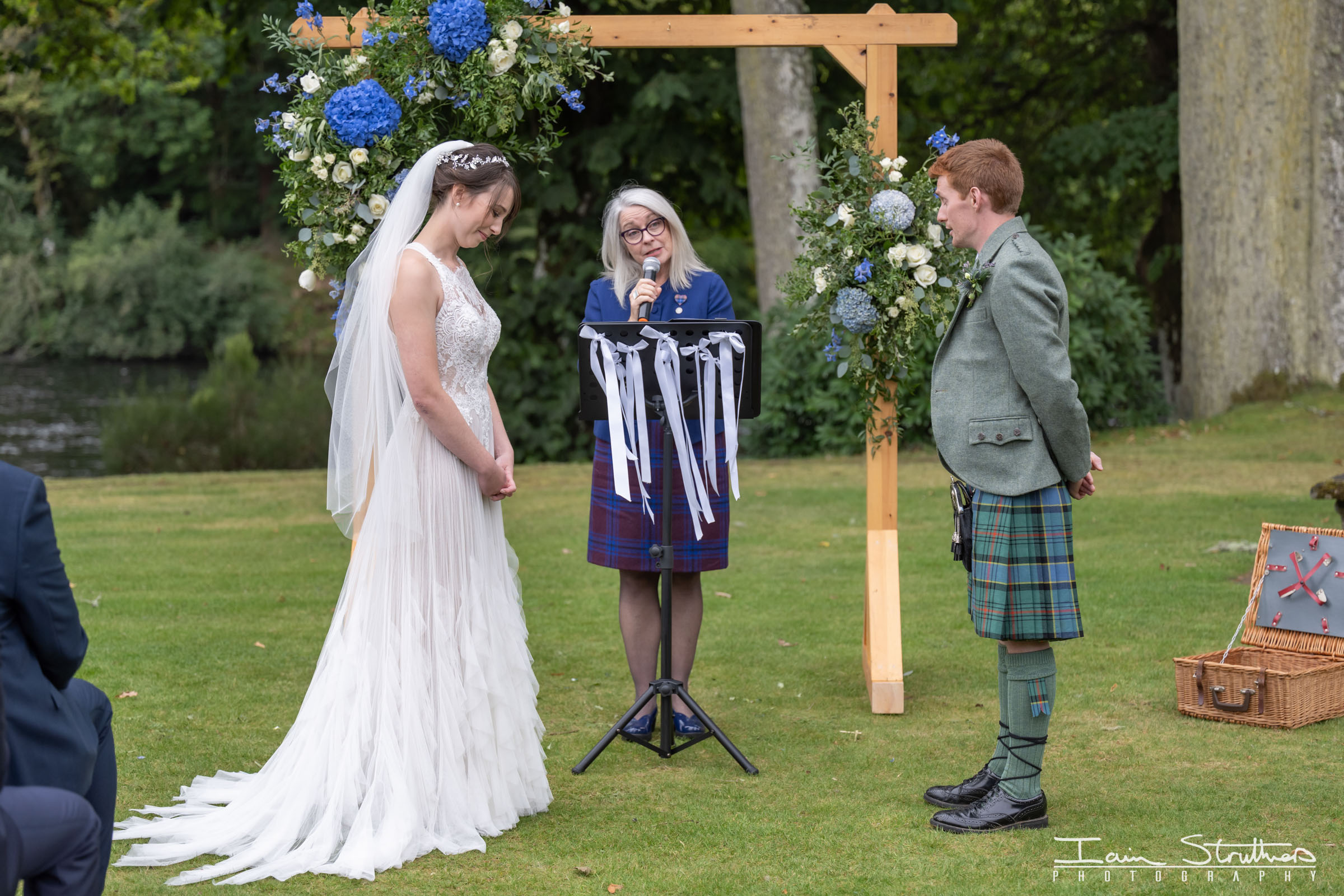 Bryony & Cameron wedding photograph 11