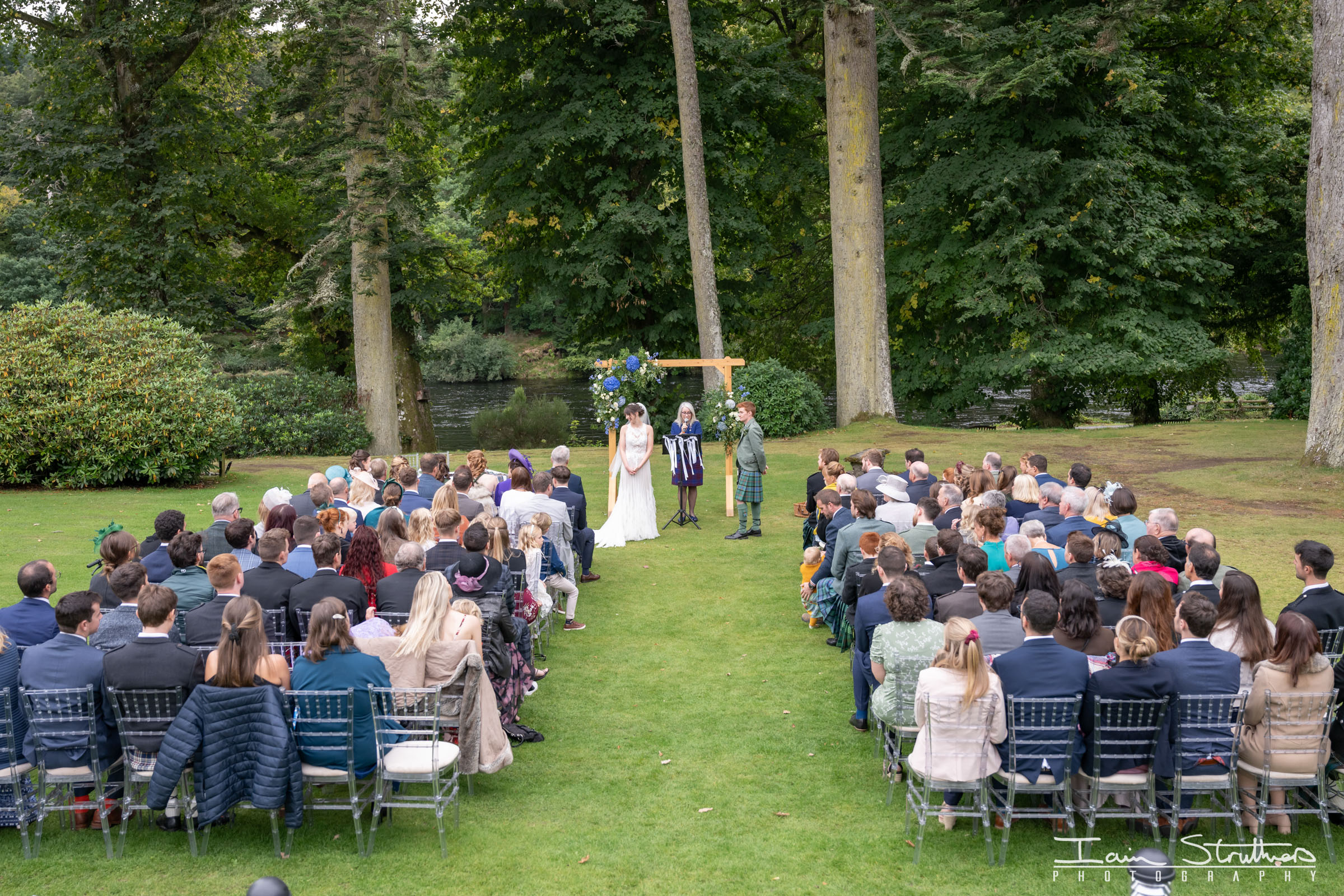 Bryony & Cameron wedding photograph 12