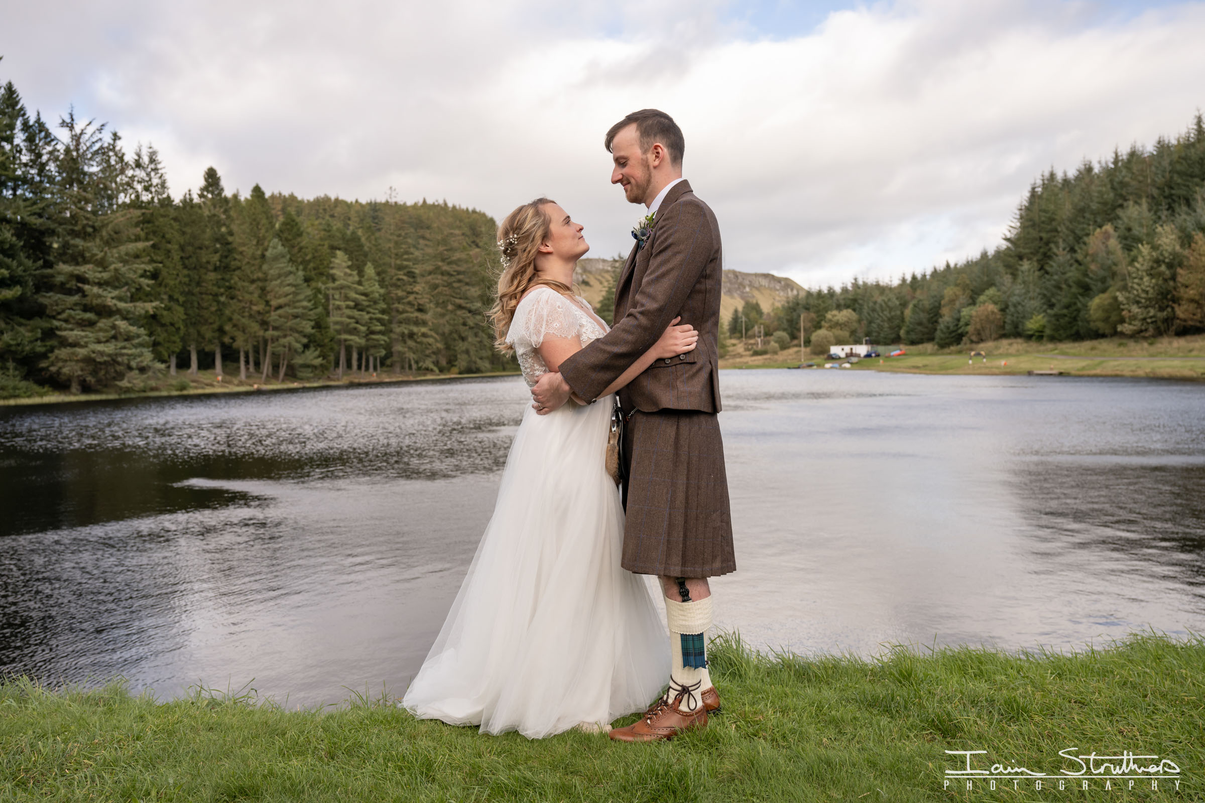 Claire & Finlay wedding photograph 16