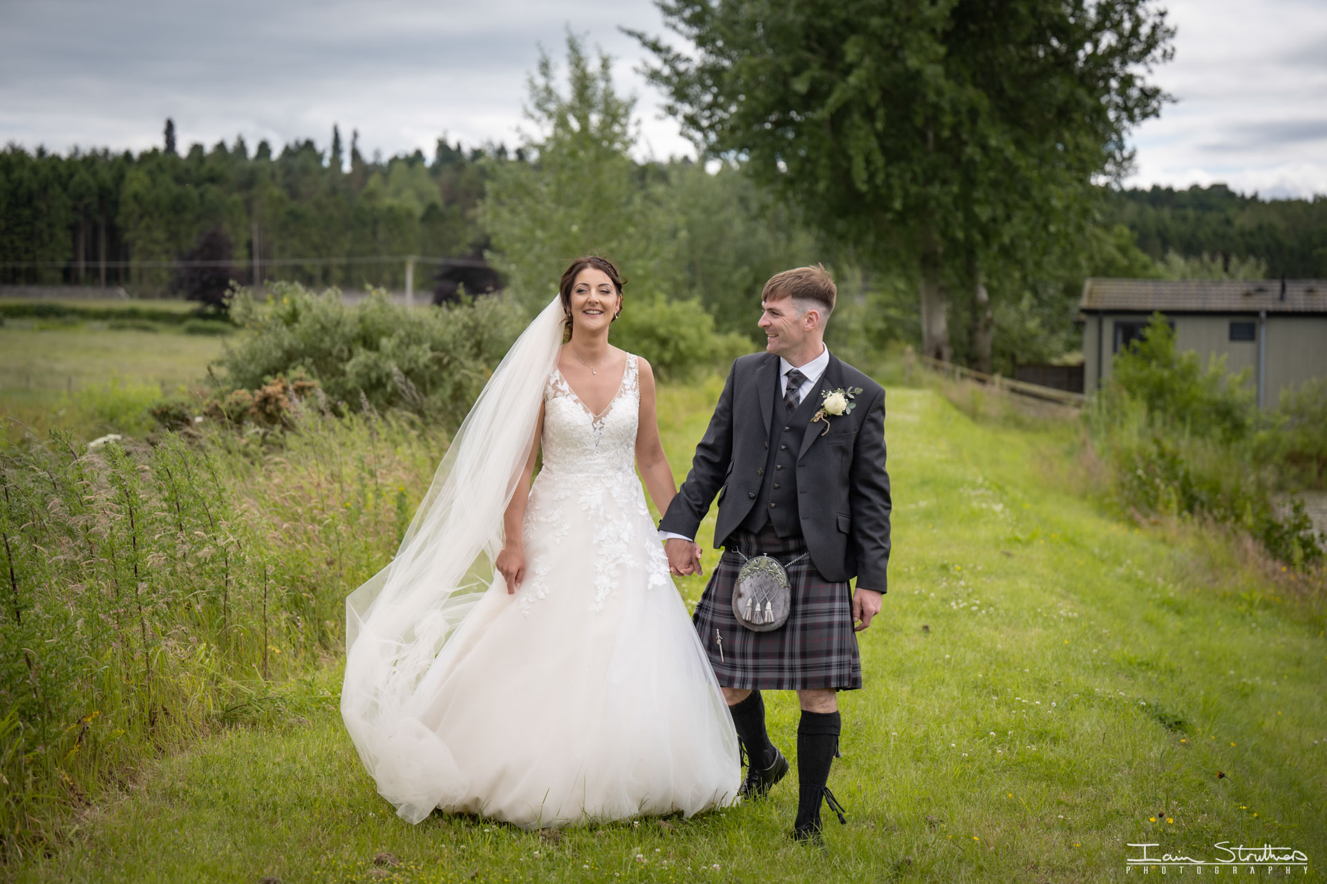 Emma & Jimmy wedding photograph 31