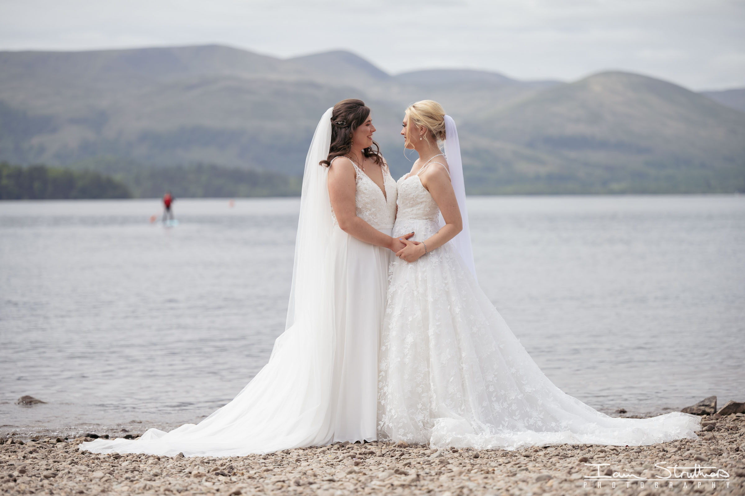 Laura & Lauren wedding photograph 17