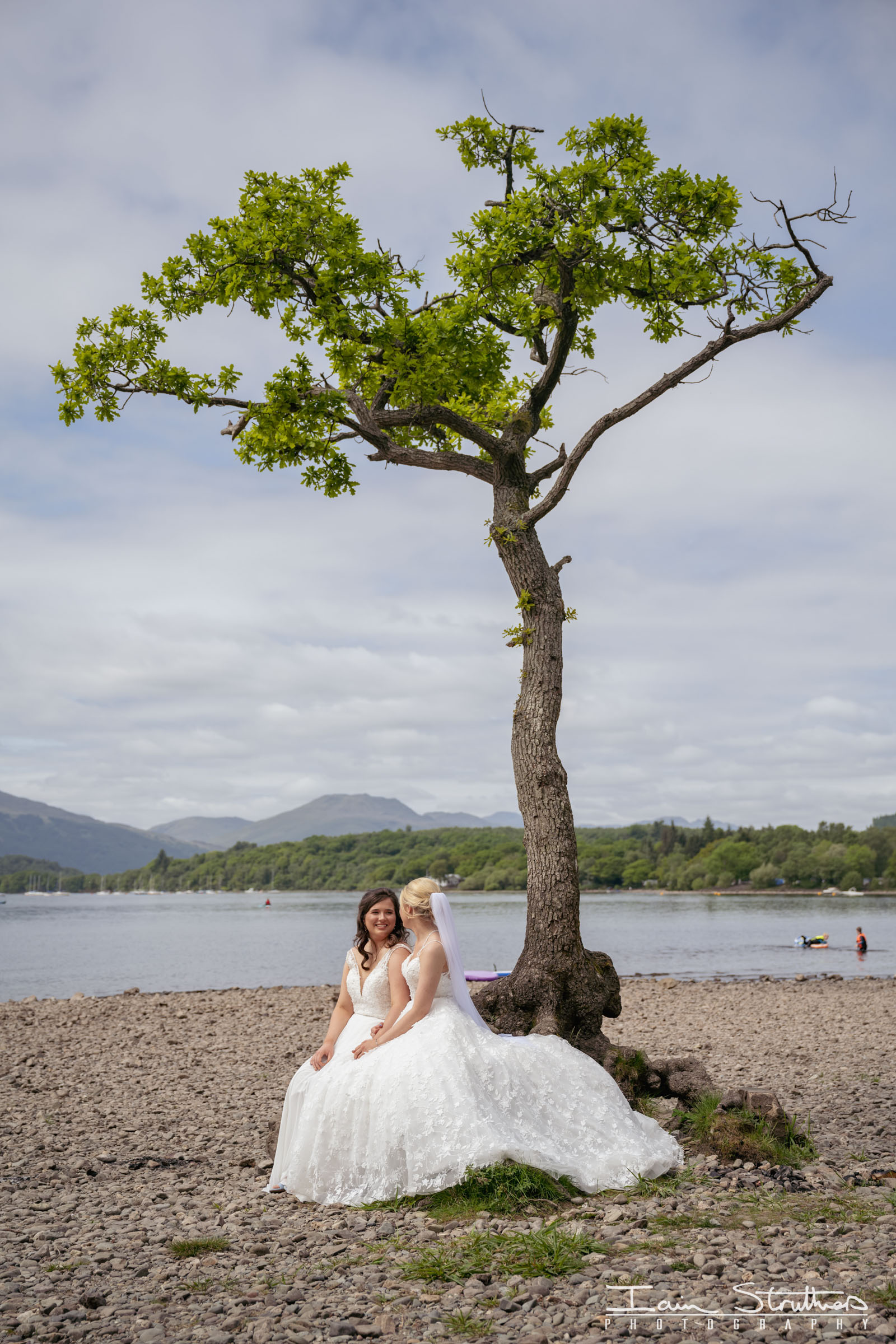 Laura & Lauren wedding photograph 22