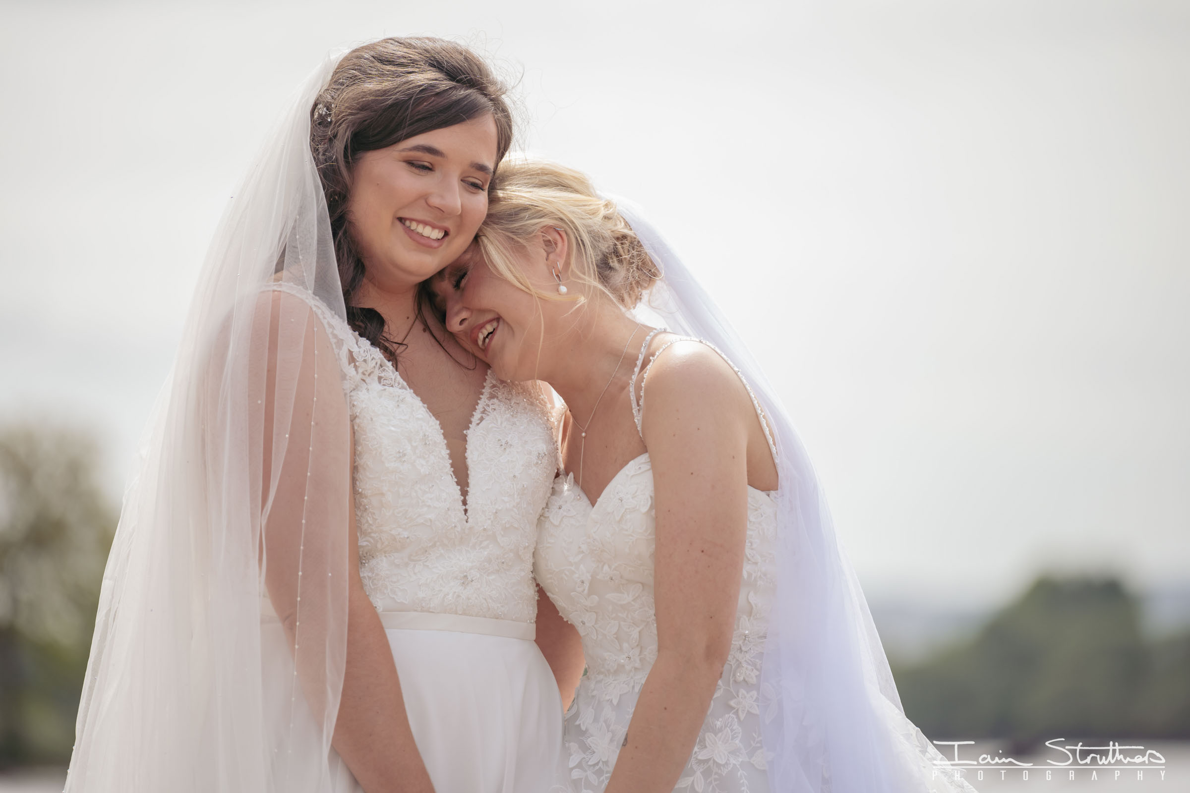 Laura & Lauren wedding photograph 26