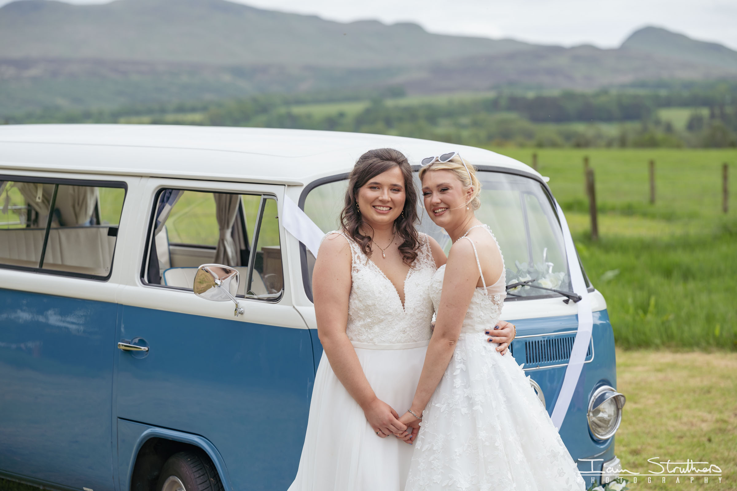 Laura & Lauren wedding photograph 29