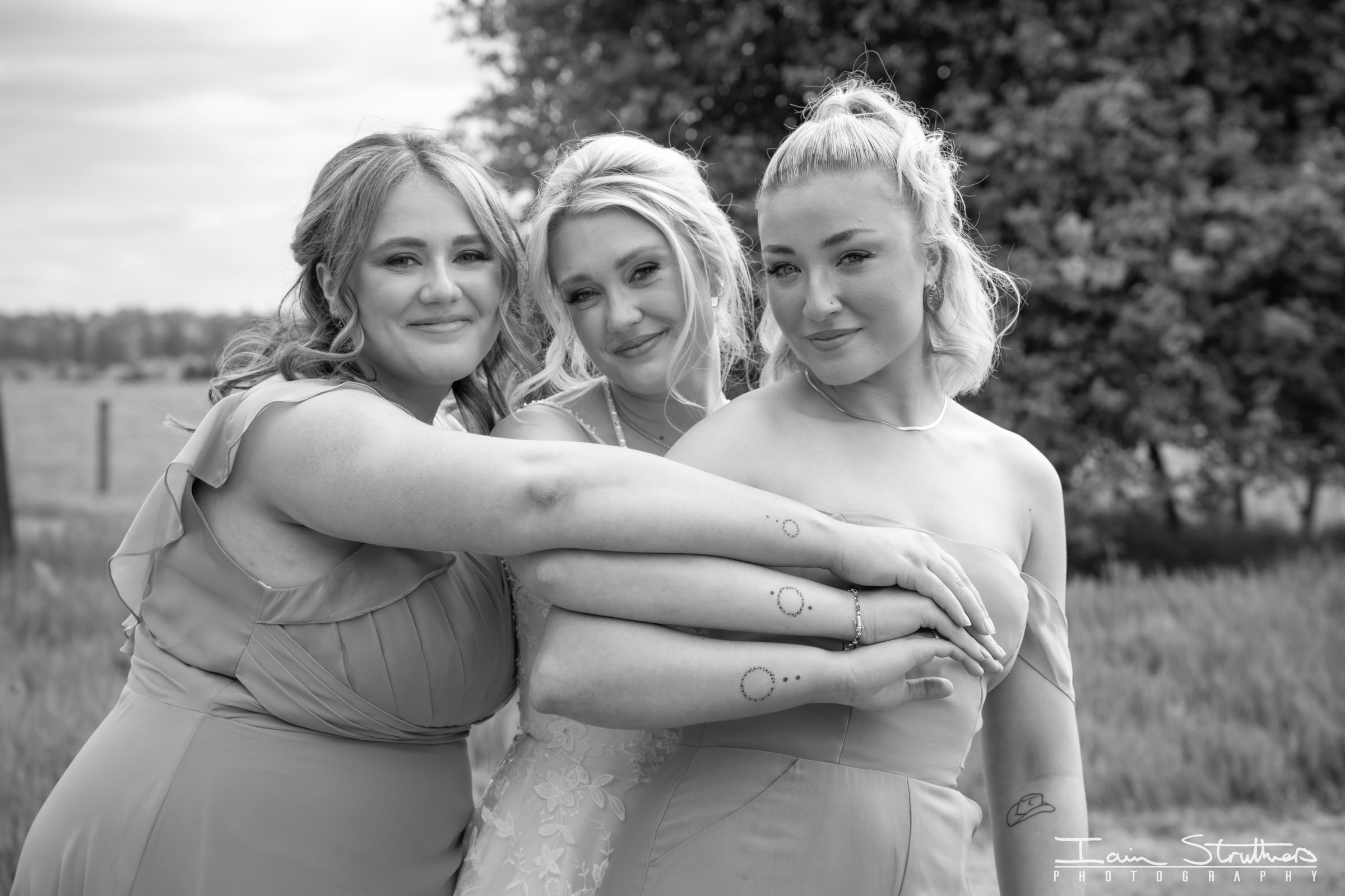 Laura & Lauren wedding photograph 34