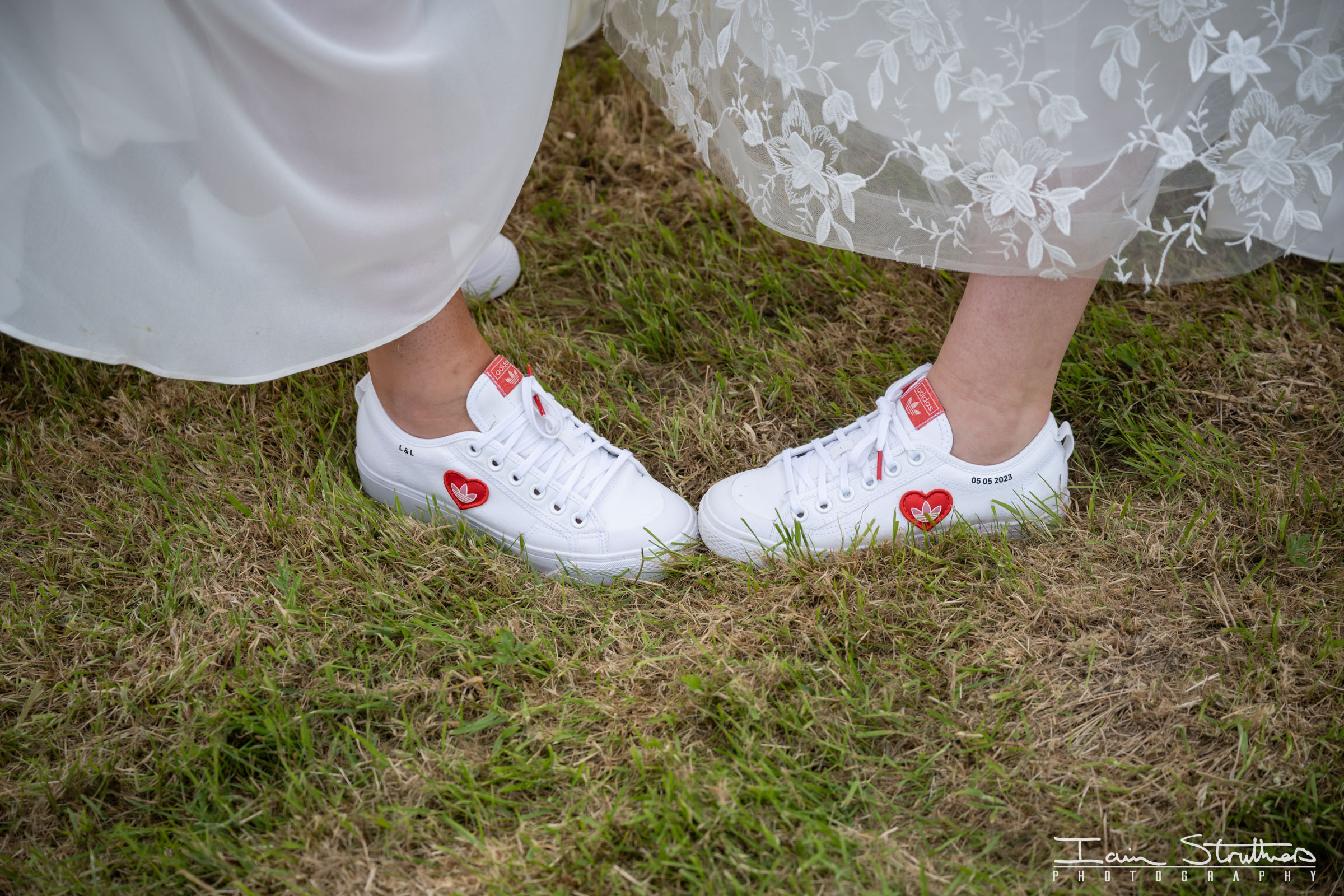 Laura & Lauren wedding photograph 35