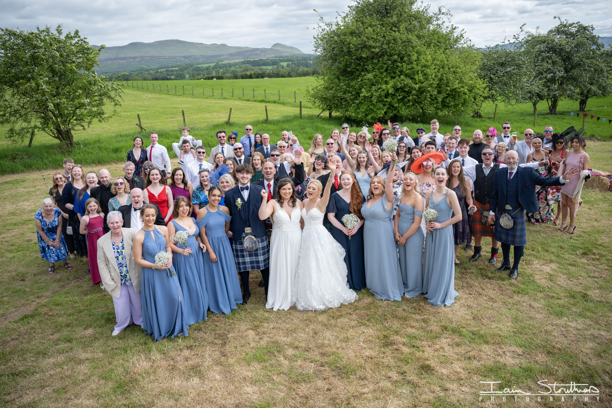 Laura & Lauren wedding photograph 36