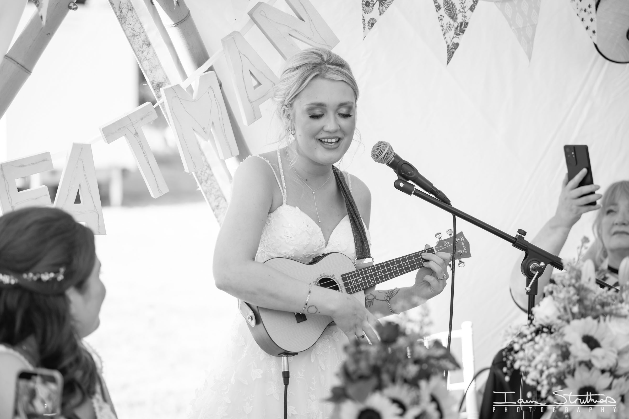 Laura & Lauren wedding photograph 45