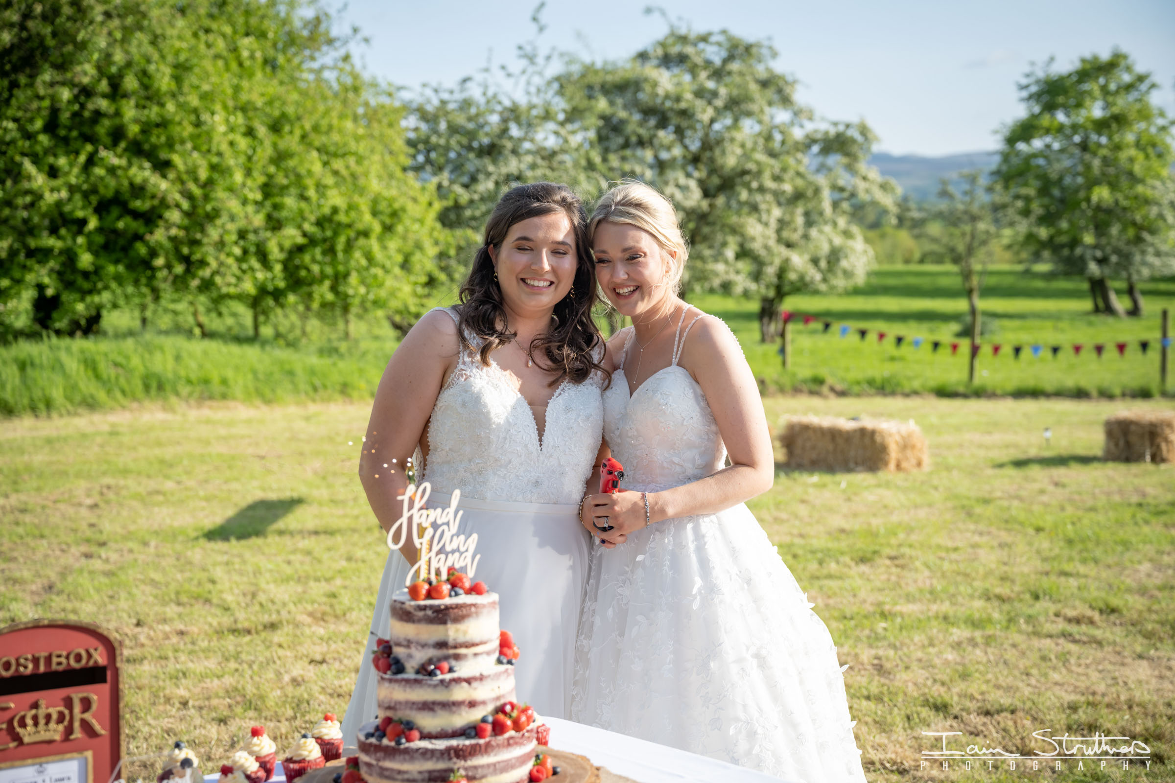 Laura & Lauren wedding photograph 49