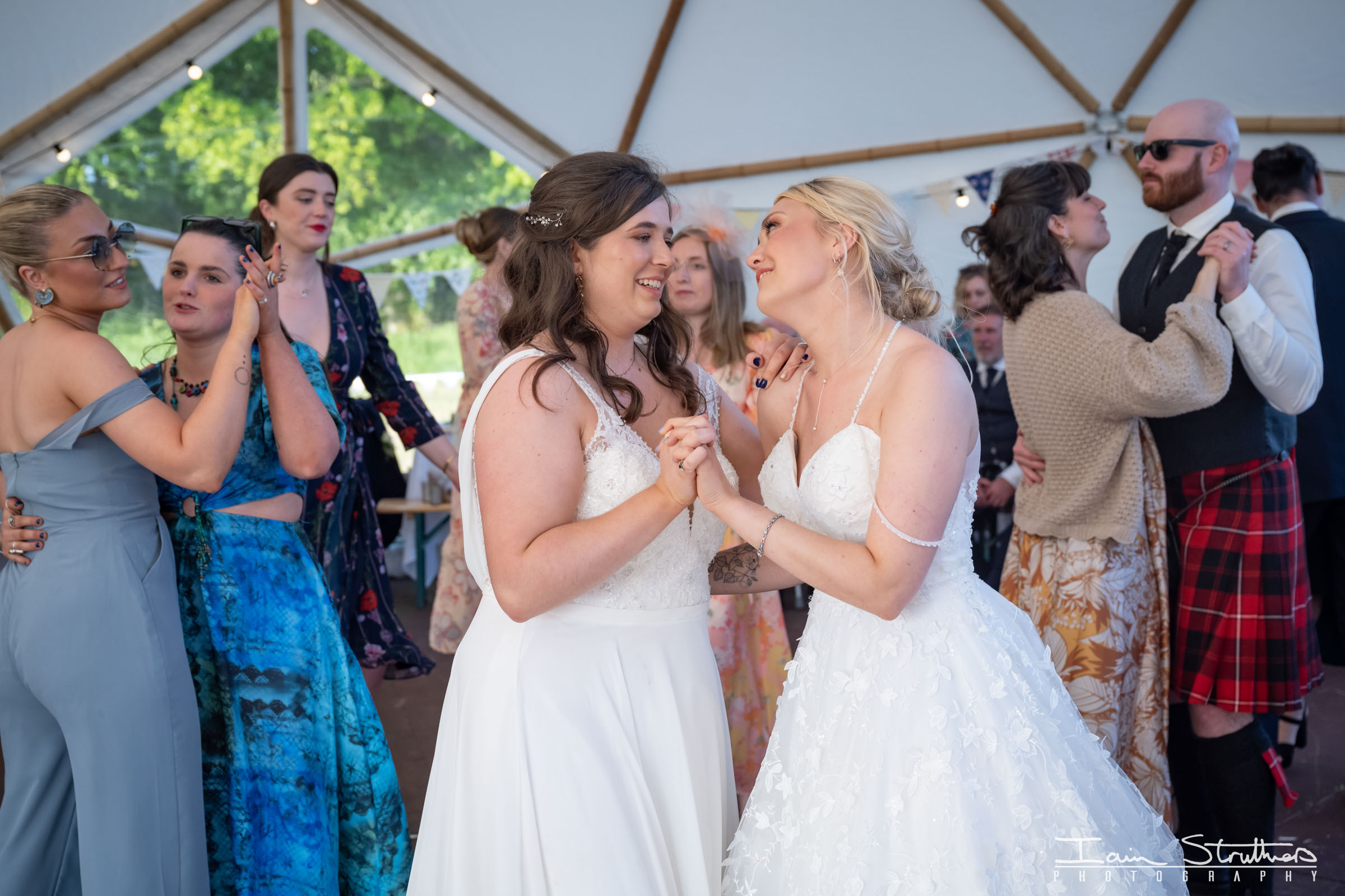 Laura & Lauren wedding photograph 59